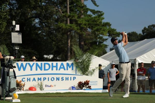 Great (Adam) Scott: Birdie binge keeps Wyndham lead, playoffs in sight