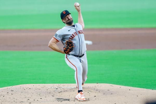 Giants belt three first-inning homers, hold off Padres thumbnail