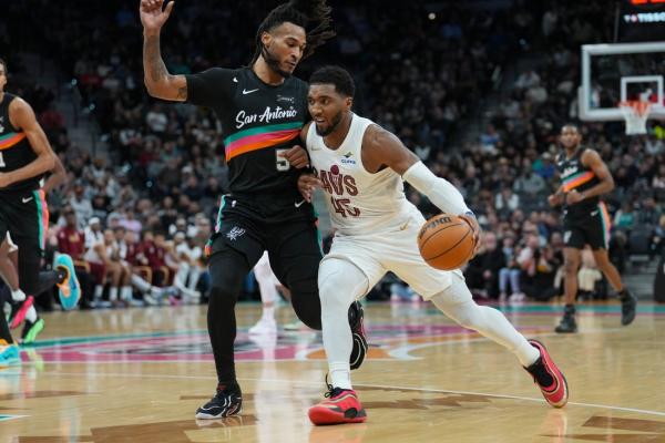 Cavaliers shoot past Spurs thanks to 4th-quarter outburst