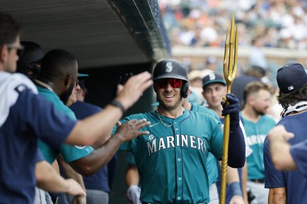 Mariners pull away from Tigers in top of the ninth