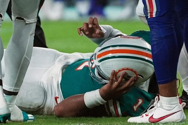 Quarterbacks’ health a major issue for Dolphins, Colts