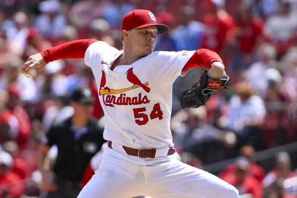 Cardinals edge Giants as Sonny Gray earns 13th victory