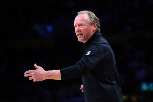 Suns coach Mike Budenholzer finally faces Bucks