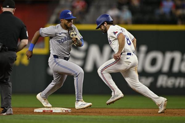 Rangers outlast Jays in offensive showdown