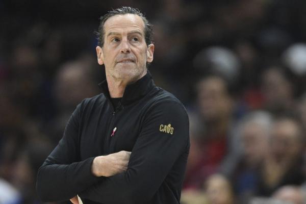 9-0 Cavaliers battle Warriors in Kenny Atkinson reunion