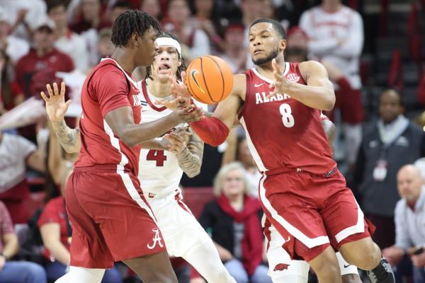 No. 3 Alabama holds off late Arkansas rally to tie Auburn atop SEC standings