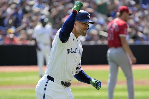 Blue Jays win second straight in extra innings vs. Angels