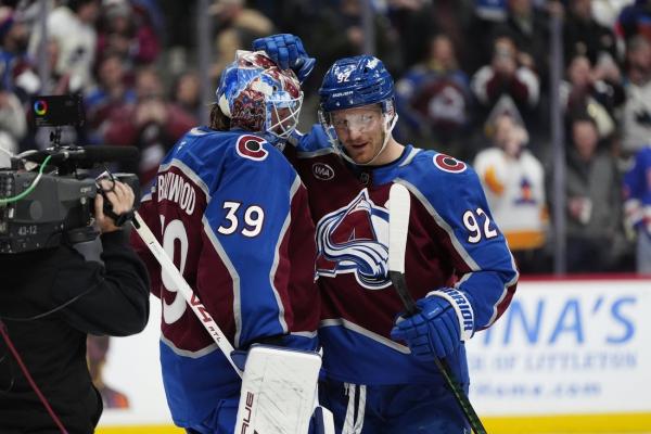 NHL roundup: Avs tie team mark with third straight shutout