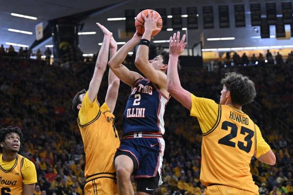 No. 16 Illinois takes charge early, holds off No. 19 Iowa