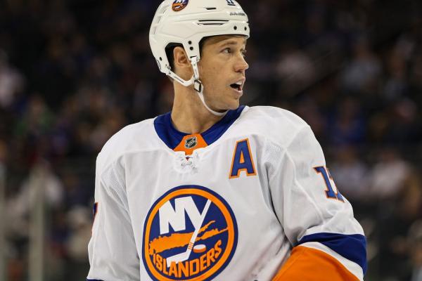 Islanders, rugged Matt Martin reach 1-year deal