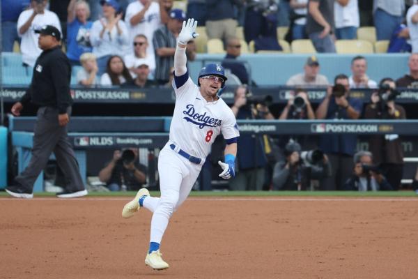 Yoshinobu Yamamoto, Dodgers blank Padres, advance to NLCS thumbnail