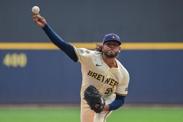 Brewers blast five homers, blank Pirates to extend win streak to 11