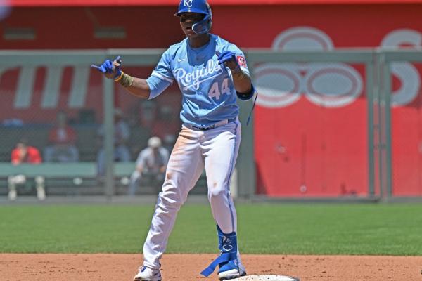 Royals avoid sweep with 2-1 win over red-hot Cardinals