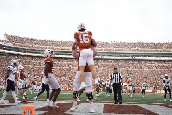 Arch Manning preps to start for No. 1 Texas with Quinn Ewers questionable