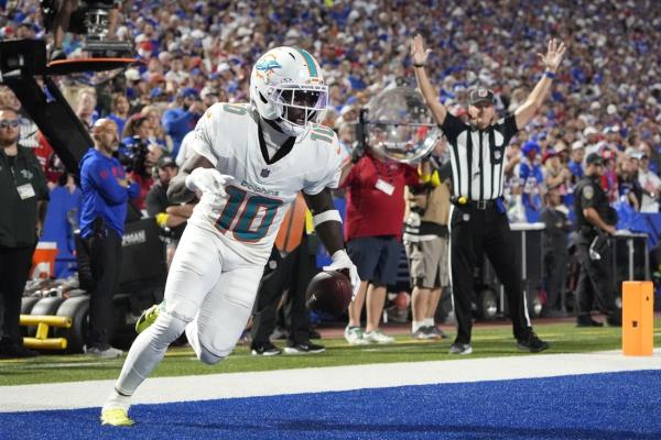 Dolphinsâ Tyreek Hill (personal reasons) misses practice, still expected for Jets game