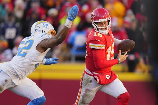Chiefs QB Patrick Mahomes injured vs. Chargers