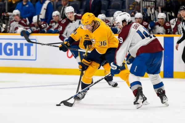 Predators march past Avalanche, 5-2