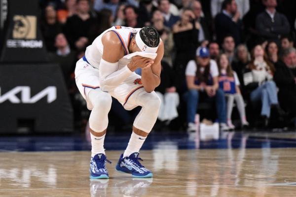 Coby White, Bulls hold off hard-charging Knicks