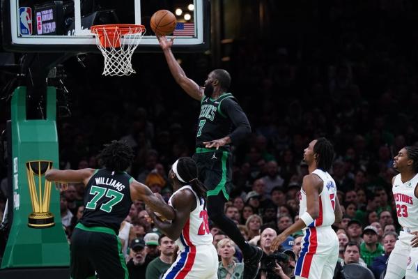 Celtics sink free throws, keep Pistons from 14th straight win