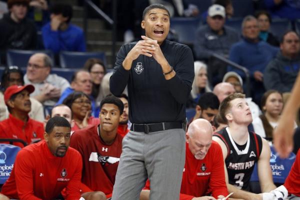 LJ Thomas scores 29, helps Austin Peay edge Butler