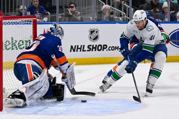 Maple Leafs acquire F Dakota Joshua from Canucks