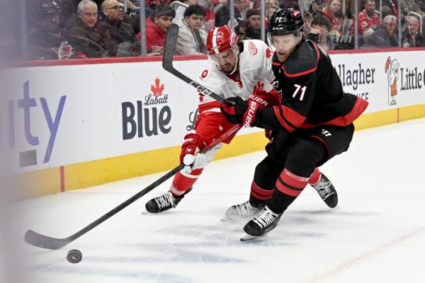 Jordan Martinook’s goal, assist lift Hurricanes past Wings