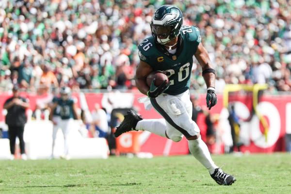 Eagles RB Saquon Barkley appears on injury report with knee issue