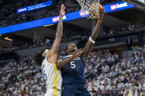Wolves cruise to Game 2 win over Stephen Curry-less Warriors
