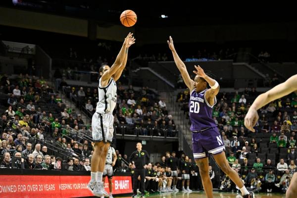 Oregon holds off Northwestern to end skid