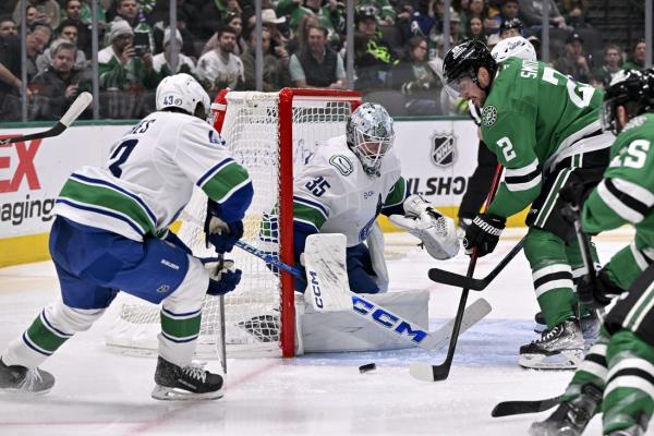 Stars extend win streak to 4 with triumph over Canucks