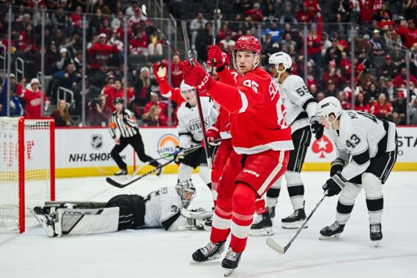 Marco Kasper, Elmer Soderblom lift Red Wings over Kings