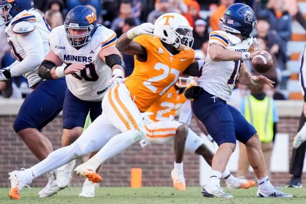 Tennessee DE James Pearce Jr. declares for NFL draft