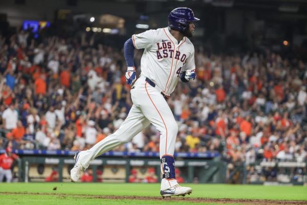 Astrosâ Yordan Alvarez (knee sprain) to miss Mariners series thumbnail