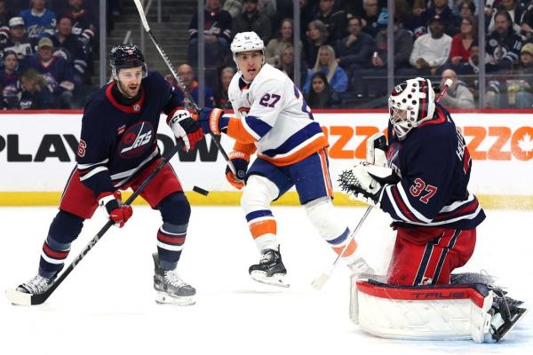 Jets edge Islanders, again tie franchise mark for consecutive wins