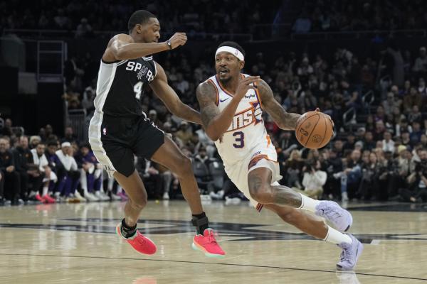 DeâAaron Fox rallies Spurs past Suns