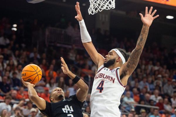 Johni Broome’s huge run leads No. 4 Auburn past North Alabama