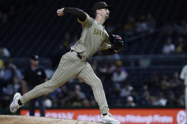 Padres shake off rain to blank Pirates thumbnail