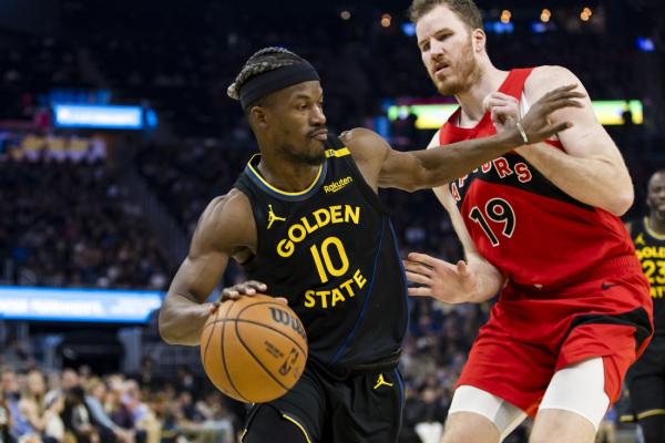 Warriors overcome Stephen Curry’s injury to beat Raptors