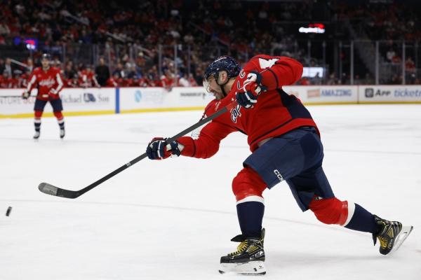 NHL roundup: Alex Ovechkin scores 900th career goal in Caps' win