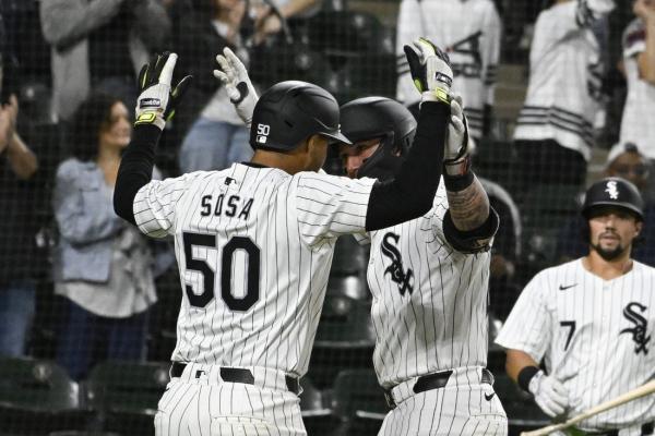 White Sox win in extras, again avoid record loss