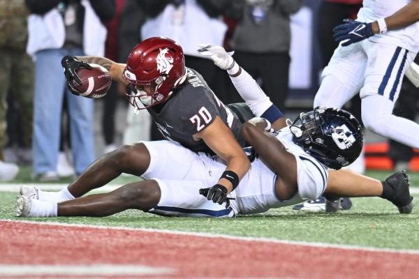 John Mateer (5 TDs) leads No. 21 Washington St. past Utah St.