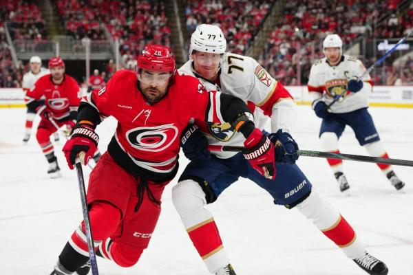 Panthers score 3 times in 3rd to end Hurricanes’ home win streak