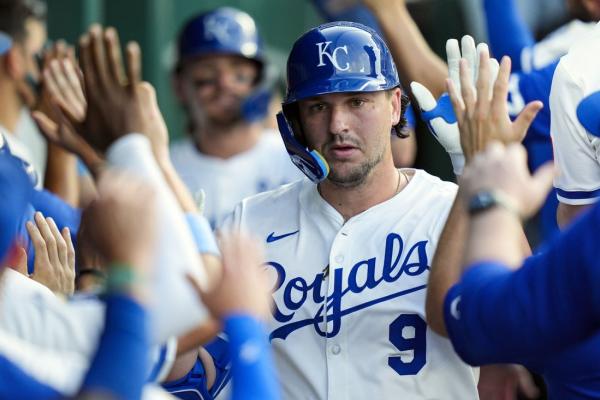 Royals ride three homers to win over skidding Rangers thumbnail