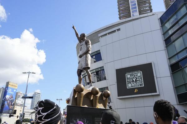 Report: Statue of Kobe Bryant, daughter set for unveiling