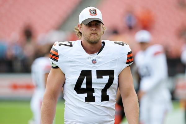 Browns release longtime LS Charley Hughlett