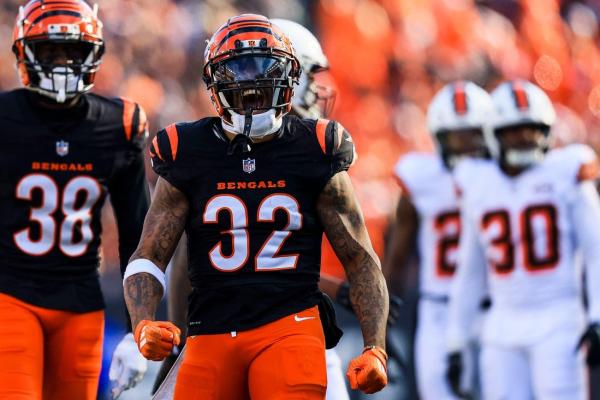 Patriots sign free agent RB Trayveon Williams