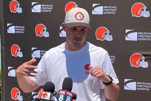 Browns’ Kevin Stefanski hands play-calling duties to OC Tommy Rees