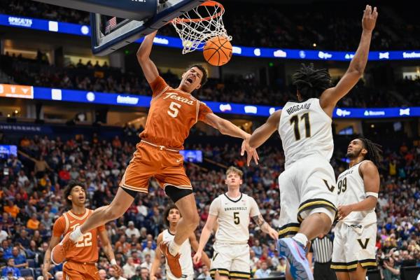 Texas staves off Vanderbilt 79-72 to advance