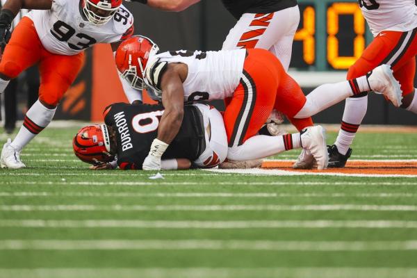 Browns DE Myles Garrett sets single-season sack record