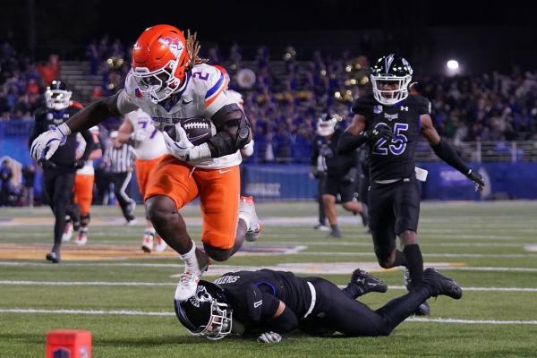 Playoff-focused No. 11 Boise State breaks for breakfast with Beavers